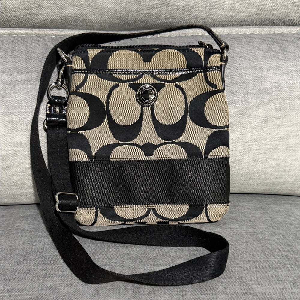 Coach Crossbody 🖤